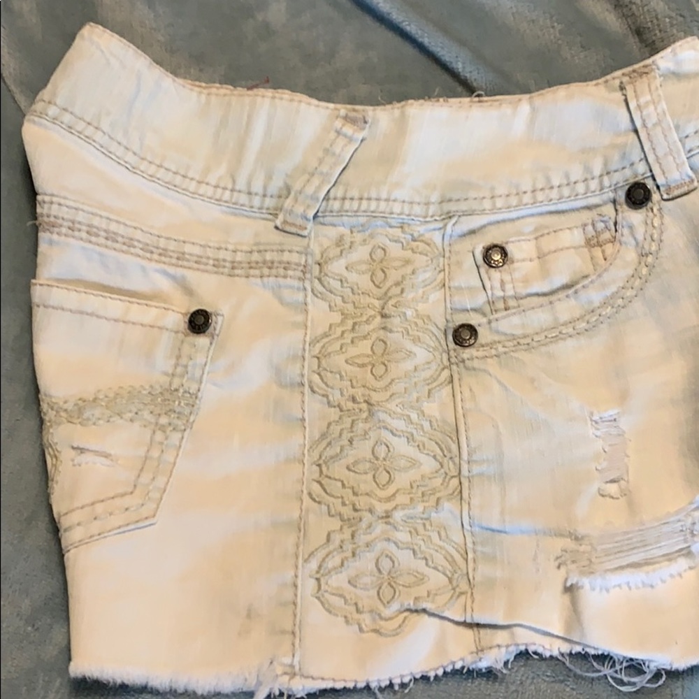 Distressed And Embroidered Short Shorts